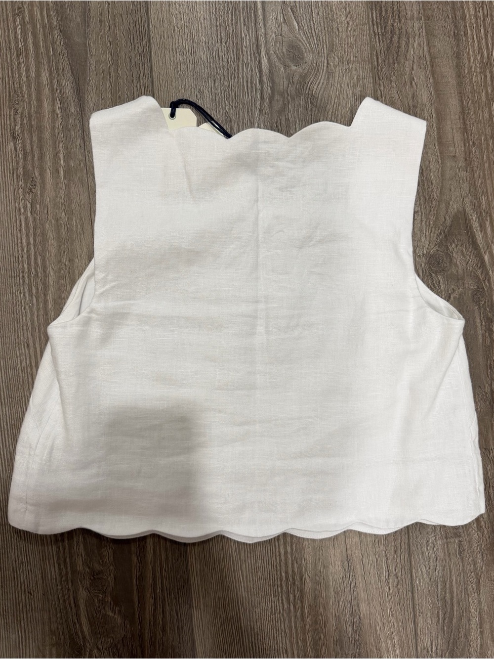 A&F Scalloped Hem White Linen Tank Top - Picture 2 of 3